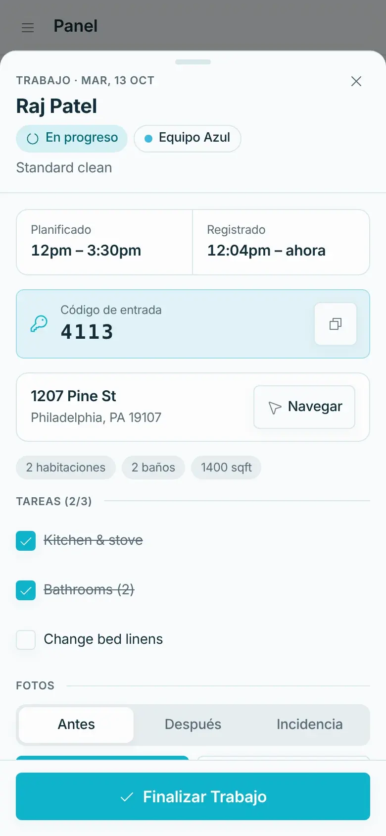 Trabajo en curso en el celular de la cleaner, con código de entrada, dirección y tareas